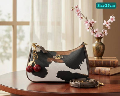 Coach
Best quality

With box’s
🎁🎁🎁

95 dhs🗽
size 25cm

Zain158
♥️♥️♥️