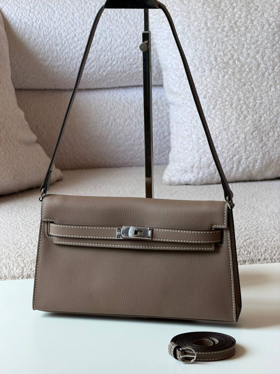 Hermes

 elan 27cm💥Master quality ✅with box📦

380 dhs✅

Zain52
♥️♥️♥️
