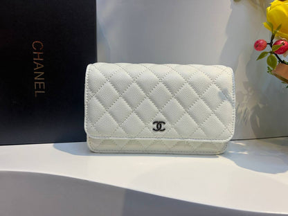 CHANEL
19cm silver logo
85 dhs🪙💕

Zain44
♥️♥️♥️