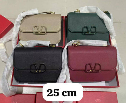 VALENTINO 

95 dhs🗽

with box
🎁🎁🎁

Zain90
♥️♥️♥️