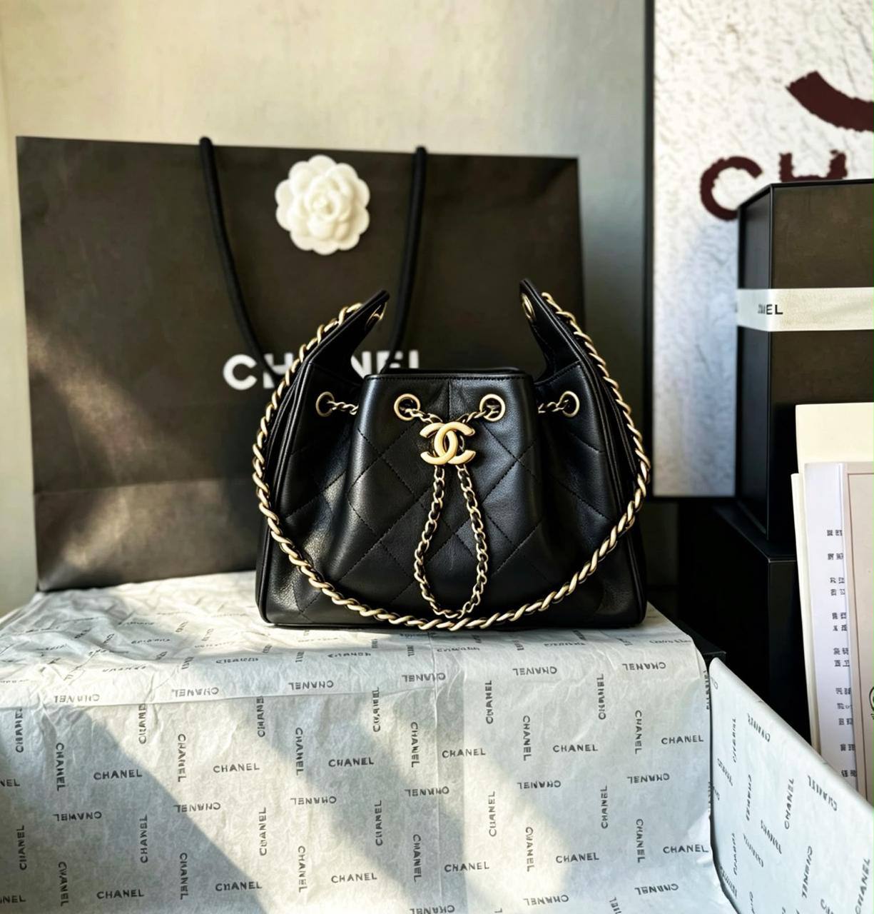 CHANEL 
NEW CAME GOOD QUALITY MINI SIZE WITH BOX 
120 DHS🇦🇪🇦🇪
Size: 20 cm

Zain17
♥️♥️♥️