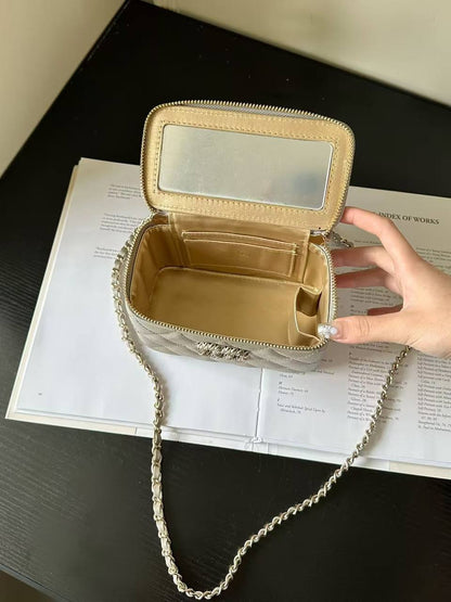 Chanel
withbox 
95 dhs🇦🇪🇦🇪

Zain143
♥️♥️♥️