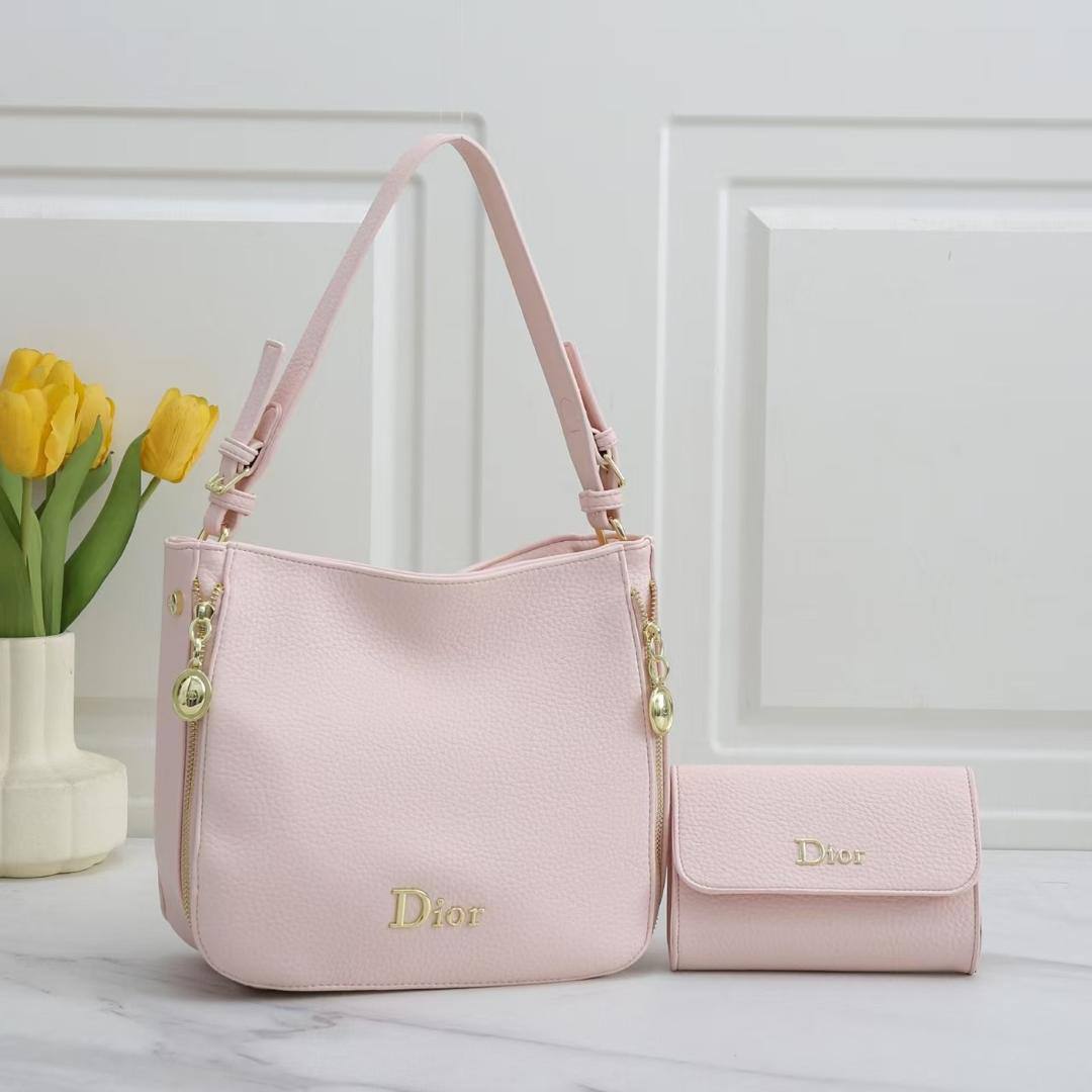 Dior

95 dhs 
 25cm

Zain26
♥️♥️♥️