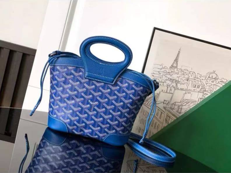Goyard 
120 dhs✅

Zain235
♥️♥️♥️