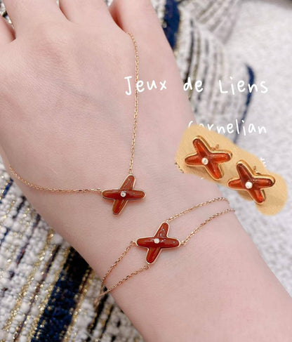 CHAUMET SET❤️‍🔥*
Necklace 🐦‍🔥
Earring🍁
Bracelet ✨
Master quality 💯
With normal boxes 📦 
130 dhs❣️
With master box 🗃️ 
220 dhs❣️

Zain216
♥️♥️♥️