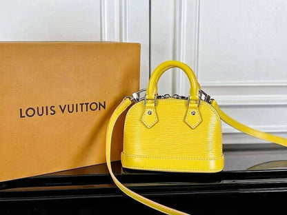 LV
 NEW CAME MINI SIZE 
WITH BOX 
🎁🎁🎁

90 dhs👑
SIZE : 18cm

Zain39
♥️♥️♥️