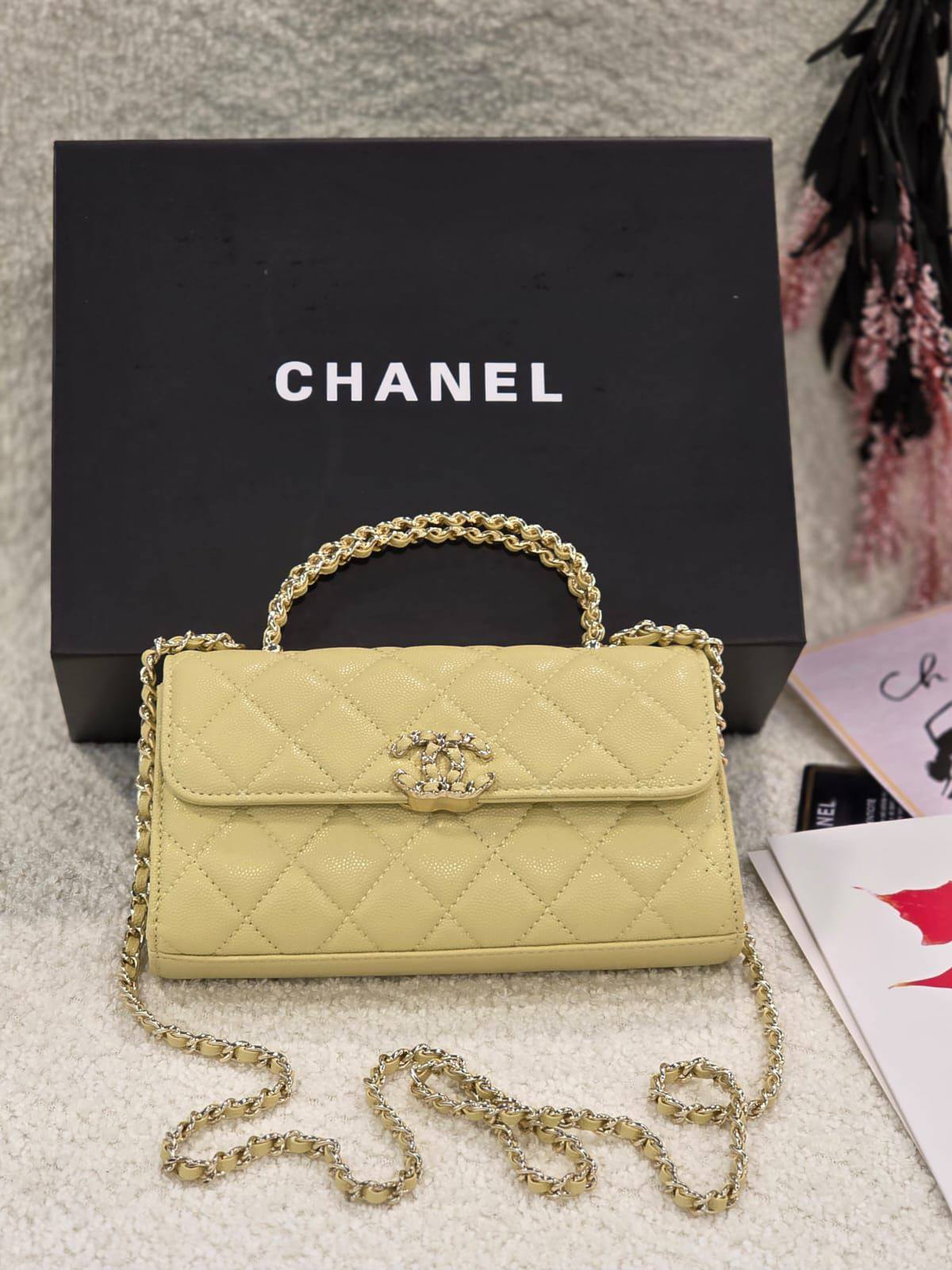 Chanel
Master
         19Cm
250 dhs👑

Zain131
♥️♥️♥️