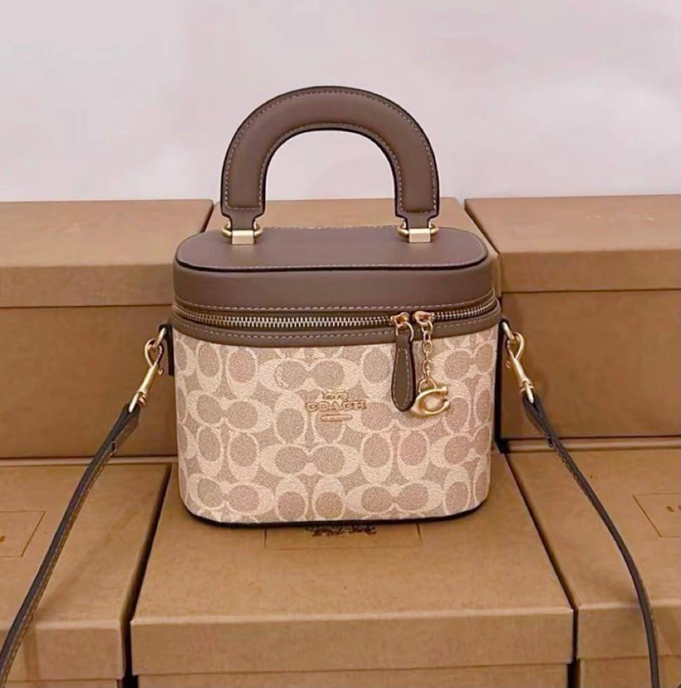 COACH  

MACK UP BOX 

RESTOCK 

HIGH QUALITY 

WITH BOX 
100 dhs🇦🇪🇦🇪

Zain295
♥️♥️♥️