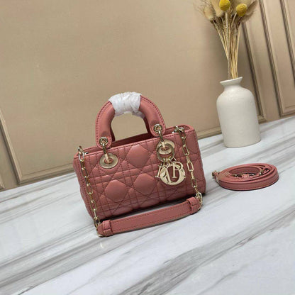 Dior
Master❣️❣️
280 dhs✅

Zain153
♥️♥️♥️