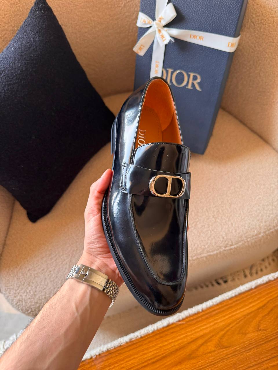 Christian Dior
*AAA QUALITY*
*size: 40 to 46*
490 dhs💓

Zain185
♥️♥️♥️