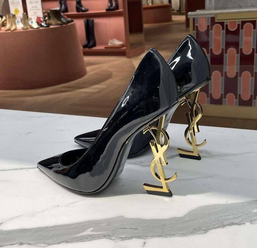 YSL 
☘️ *SIZE  36  to 41 ☘️                                                                                                       
280 dhs✅

Zain224
♥️♥️♥️