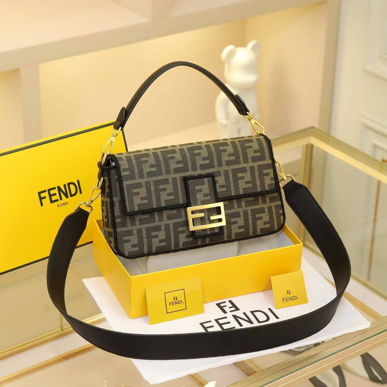 FENDI ʙᴀɢᴜᴇᴛᴛᴇ
FF ᴊᴀᴄǫᴜᴀʀᴅ ᴄᴀɴᴠᴀs
ɢᴏʟᴅ ʜᴀʀᴅᴡᴀʀᴇ
ᴡɪᴛʜ 2 ʙᴇʟᴛ sᴛʀᴀᴘ
sɪᴢᴇ: 26x17x7cm
ᴡɪᴛʜ BOX
🎁🎁🎁

95 dhs👑

Zain31
♥️♥️♥️