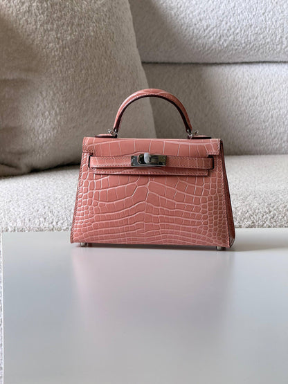 Hermes

minikelly 19cm💕

master quality😍

with box❤️
🎁🎁🎁

550 dhs❣️

Zain52
♥️♥️♥️