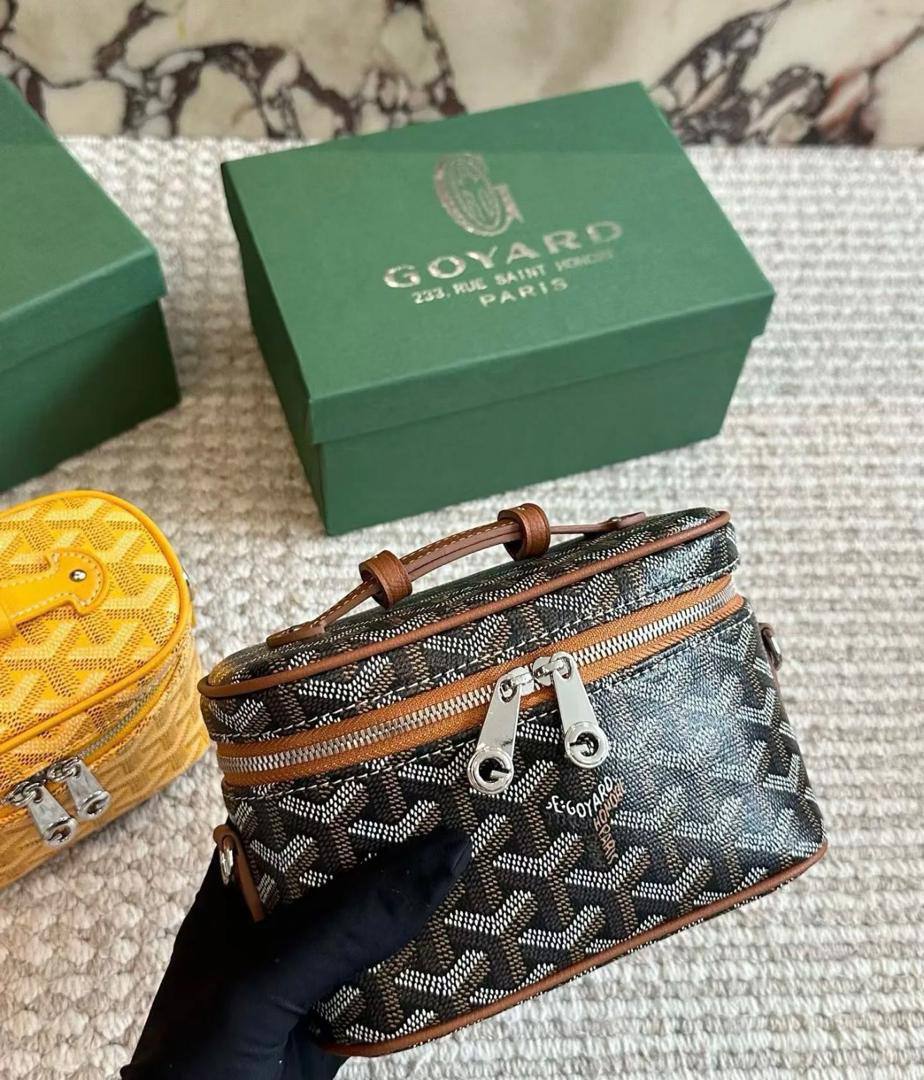 Goyard
95 dhs🇦🇪🇦🇪
with box
size 18cm

Zain26
♥️♥️♥️