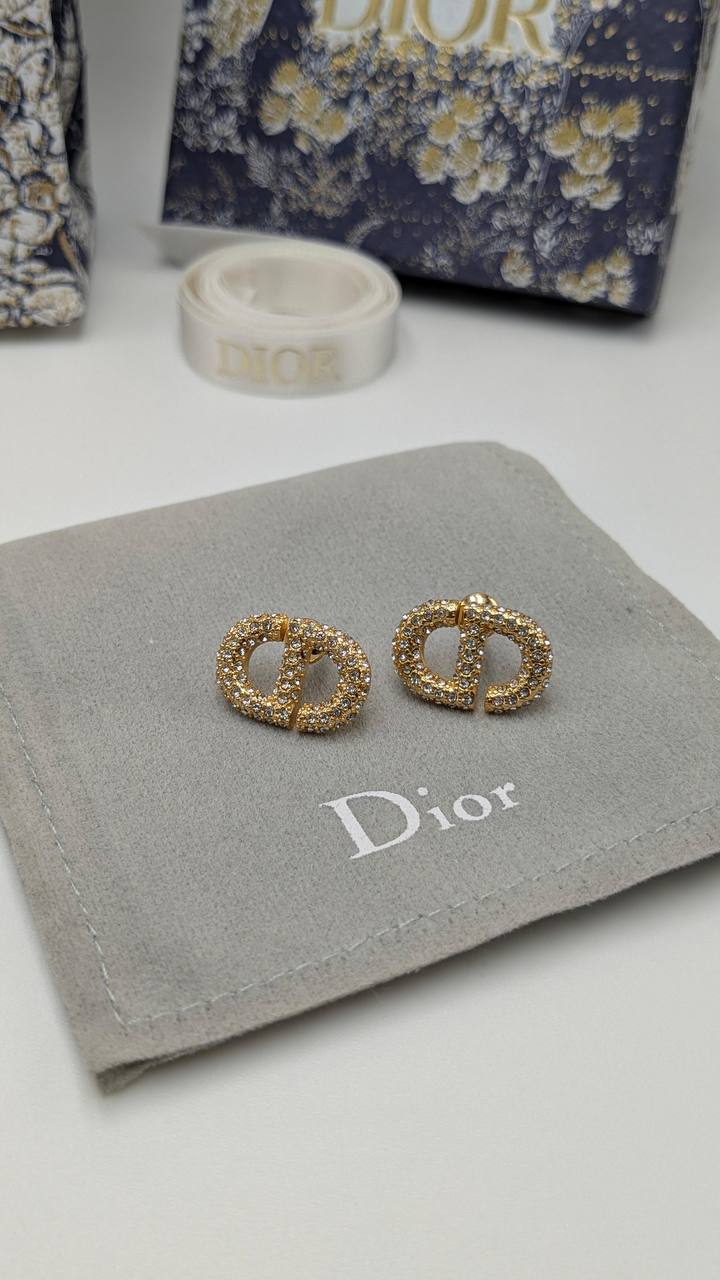 Earring 
75 dhs🇦🇪

Zain210
♥️♥️♥️