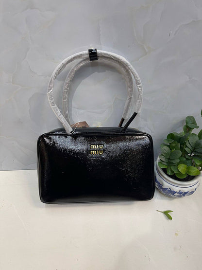 Miu Miu
High quality
95 dhs✅

Zain50
♥️♥️♥️