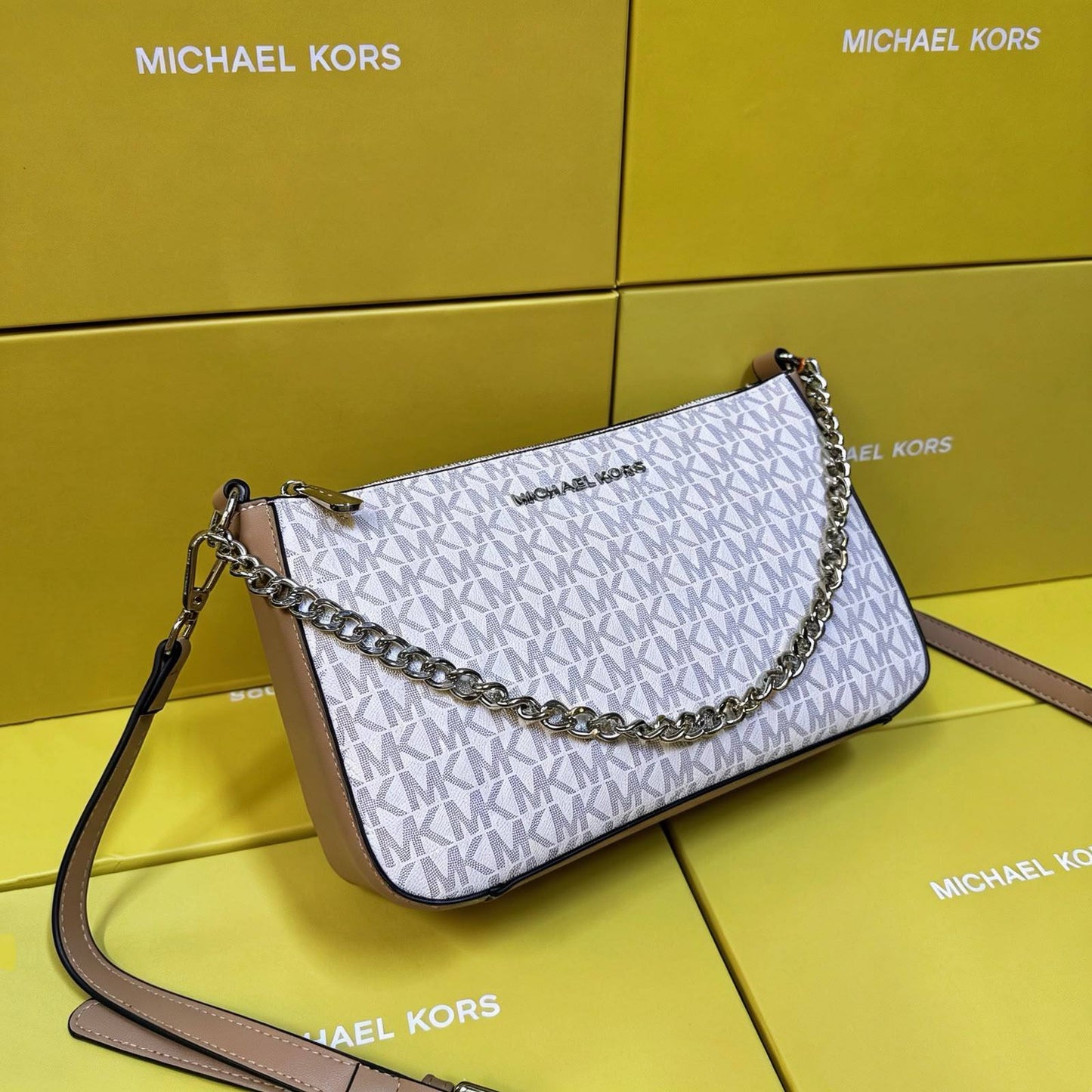 MK 
GOOD QUALITY 
WITH BOX  
100 dhs🇦🇪🇦🇪

Zain295
♥️♥️♥️