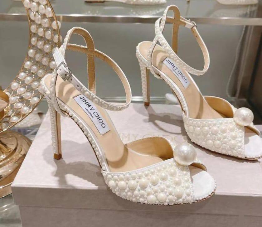 JIMMY CHOO 
280 dhs✅
*SIZE  36   TO   41*

Zain224
♥️♥️♥️