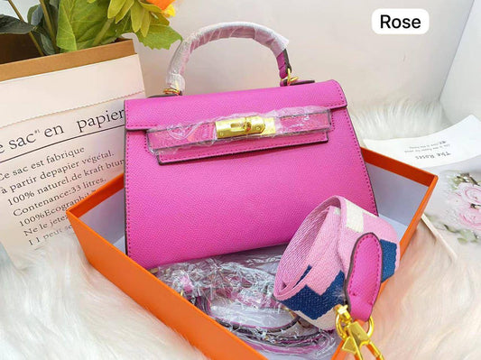 💗Hermes Killy 
1⃣️ First quality
 + chain⛓️+ 2 strap +🎁
Size : 22 *15 *7 cm
90 dhs🪙🌨️
with box🎁

Zain115
♥️♥️♥️