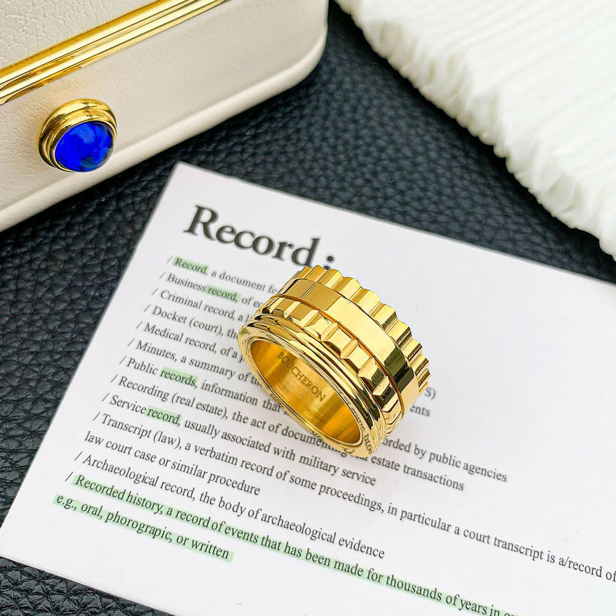 BOUCHERON 😍
Ring 💍 available size👇
6,7,8,9
Master quality 💯
With normal boxes 📦 
45 dhs🇦🇪🇦🇪

With master box
125 dhs🇦🇪🇦🇪

Zain216
♥️♥️♥️