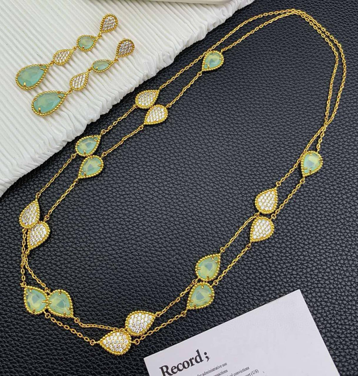 LONG BOUCHRON
NECKLACE & EARRINGS
SET ✨💫
245 dhs
WITH GOOD BOX AND PAPER BAG🛍️🎁

Zain89
♥️♥️♥️