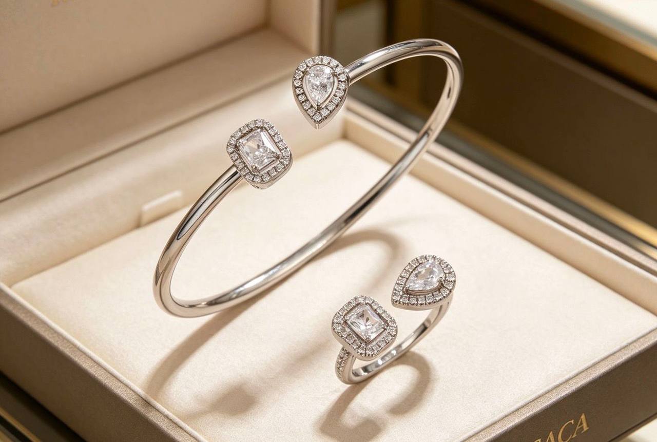 Messika SET❤️‍🔥*
Necklace 🦋
Earring🐦‍🔥
Bangle 🌸
Ring 💍 free size ✨
Master quality 💯
With normal boxes 📦 
190 dhs✅
With master box 🗃️ 
240 dhs✅

Zain216
♥️♥️♥️