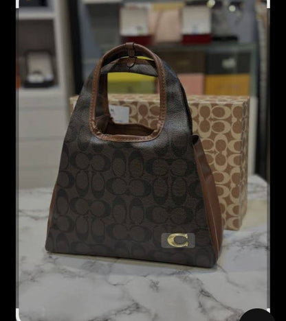 Coach

Good Quality 

With box🎁🎁🎁

100 dhs🌺

Zain143
♥️♥️♥️