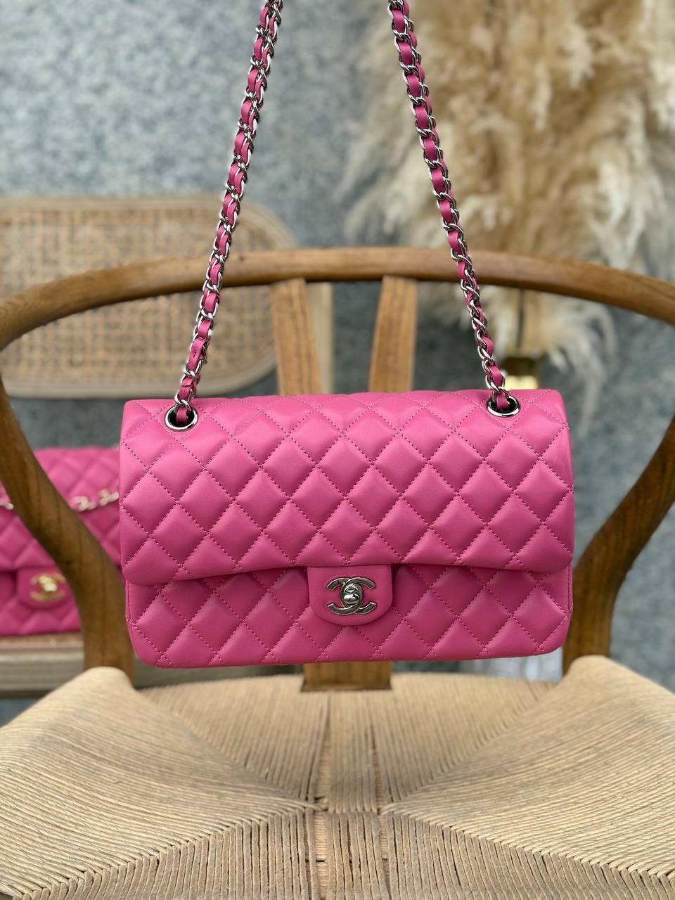 CHANEL
25cm
370 dhs✅
Top quality 
With box🎁

Zain167
♥️♥️♥️