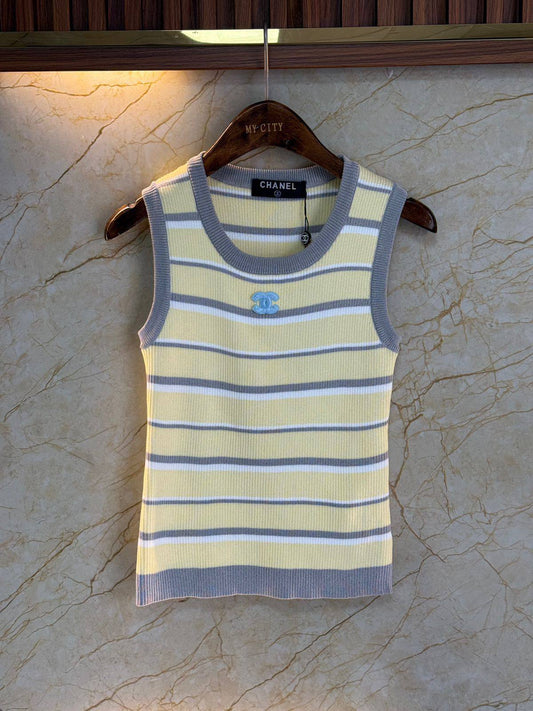 CHANEL
Women’s Top
Master Quality 
SML
230 dhs💓

Zain276
♥️♥️♥️