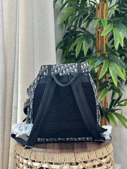 DIOR
*❗️BACKPACK ❗*
*SUPER MASTER QUALITY ❗*
1700 dhs✅
*WITH  PAPERBAG❗*

Zain267
♥️♥️♥️