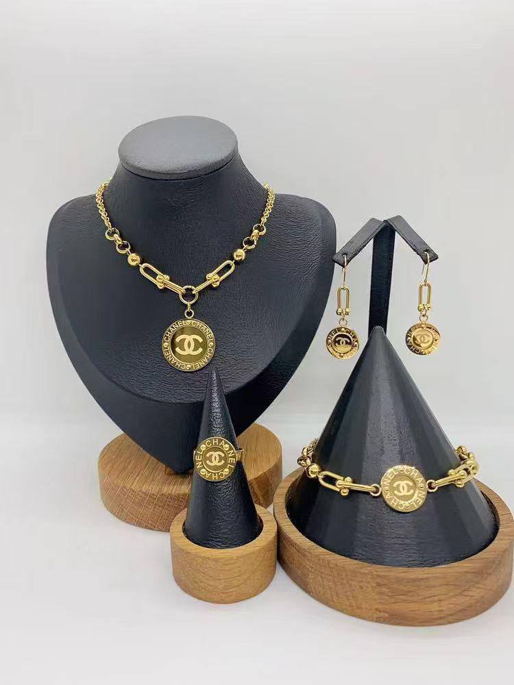 Accessories Set
50 dhs🪙🌨️

Zain45
♥️♥️♥️