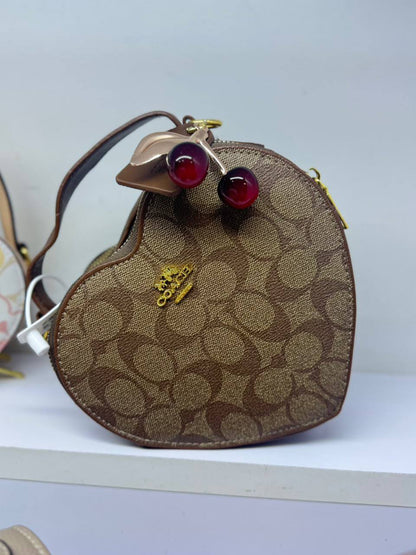 Coach Bags
70 dhs✅

Zain232
♥️♥️♥️