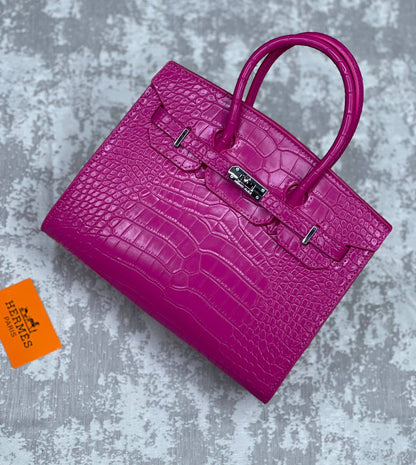 Hermes
115 dhs❣️
Size 25 cm.

Zain175
♥️♥️♥️