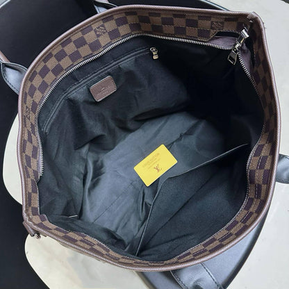 LV
 BRIEFCASE 
 GOOD QUALITY UNISEX
110 dhs✅
……(can be used as a computer bag )

Zain295
♥️♥️♥️