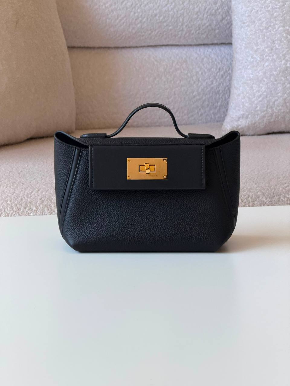 Hermes 
  22cm💕master quality😍with box❤️
380 dhs✅

Zain52
♥️♥️♥️