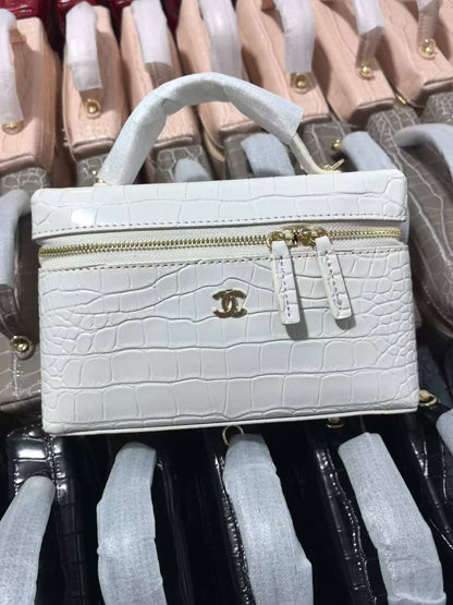 Chanel

210 dhs 

Zain132
♥️♥️♥️