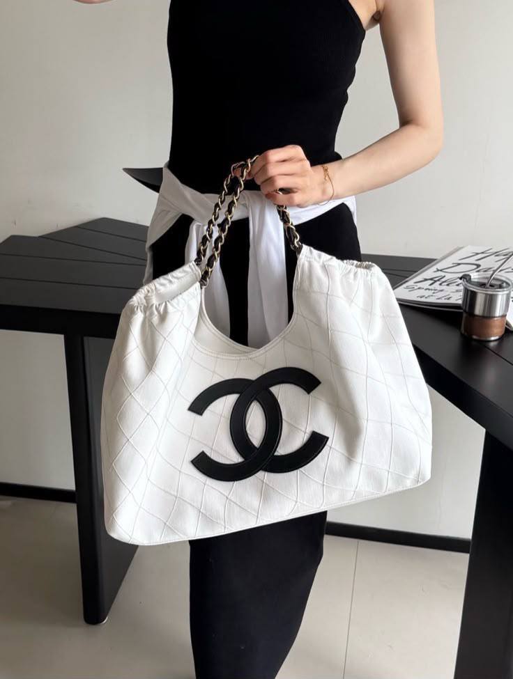 Chanel 💕🥰
Master🌺🌺
43cm🫶🏼🫶🏼 
360 dhs✅

Zain297
♥️♥️♥️