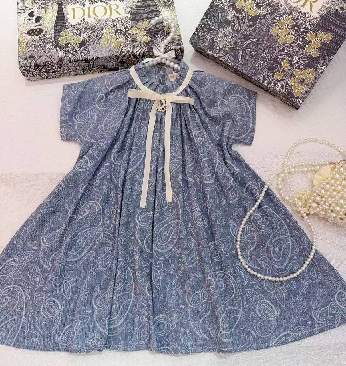 Dior
2-12y 
170 dhs🇦🇪

Zain151
♥️♥️♥️