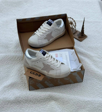 New. Golden goose

   🧨 Size  .  36 to 41

130 dhs🌺

Zain80
♥️♥️♥️