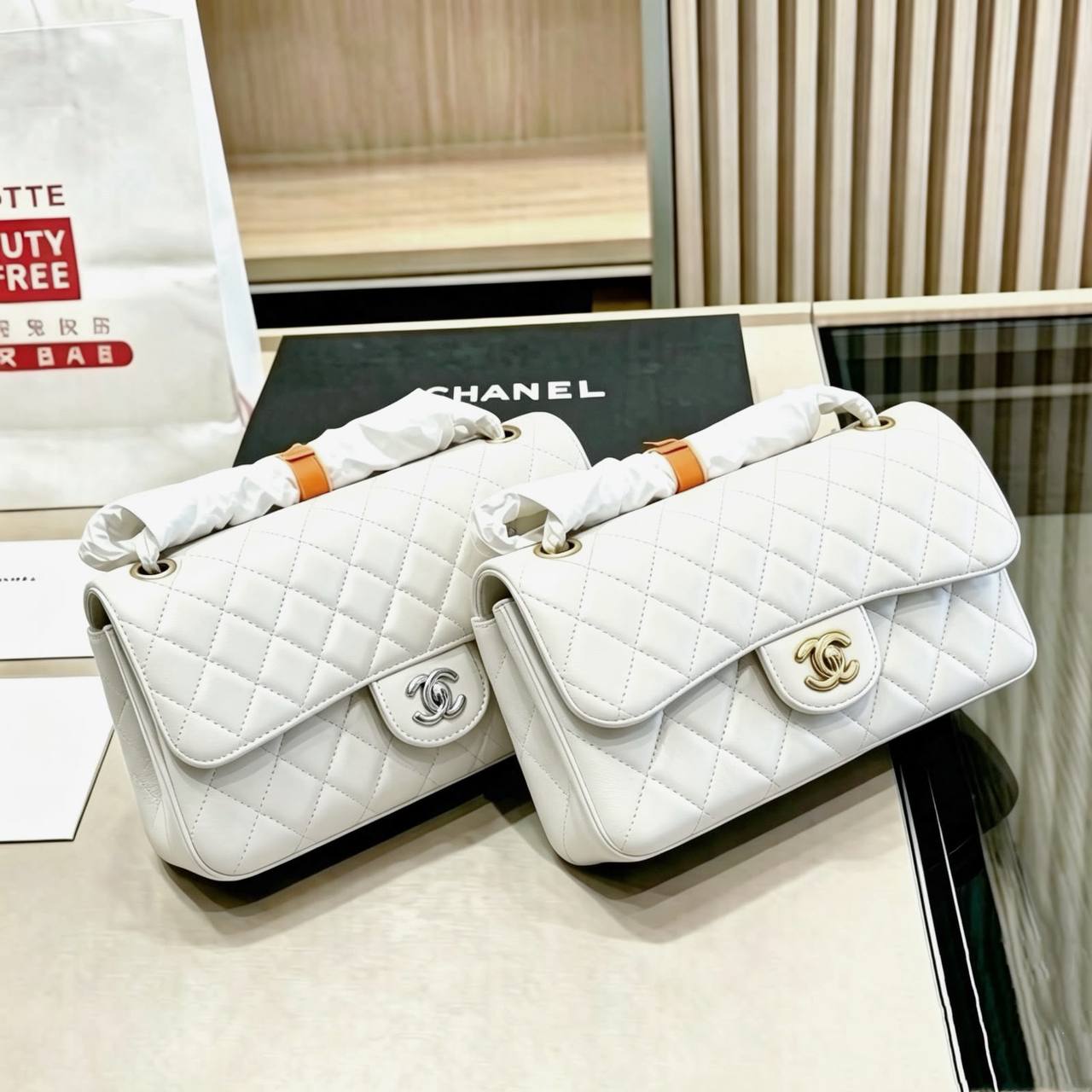 CHANEL
Master🌺🌺
WITH DOUBLE BOX 
240 dhs💓

Zain39
♥️♥️♥️