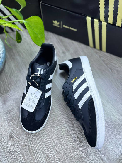 Adidas
High quality 
size 36-42 
90 dhs💓

Zain132
♥️♥️♥️