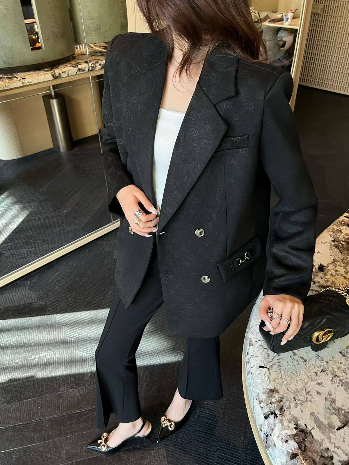 *New collections Gucci jacket 💕💕
290 dhs❣️
*good  quality  
*Sizes:S M L xl* 
*AVAILABL

Zain231
♥️♥️♥️