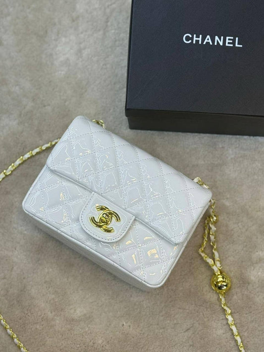 CHANEL 🆕
GOOD QUALITY 💯
95 dhs🪙🌨️
WITH BOX 📦 

Zain28
♥️♥️♥️