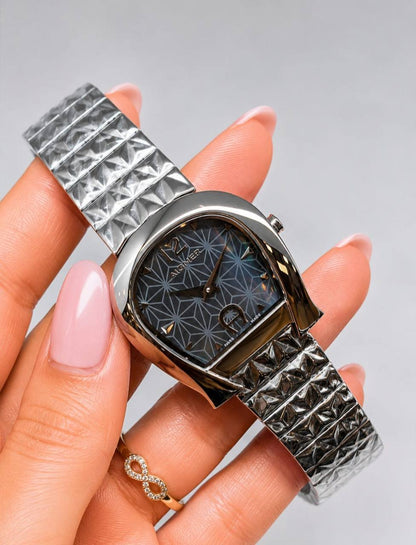 Aigner watch for ladies good quality 
270 dhs✅

Zain59
♥️♥️♥️