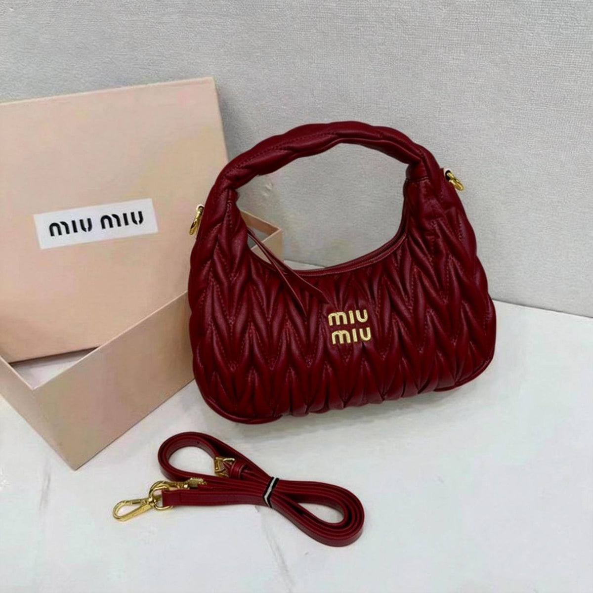 MIUMIU

Best quality 
with box
100 dhs🇦🇪🇦🇪


size 20CM

Zain290
♥️♥️🇦🇪