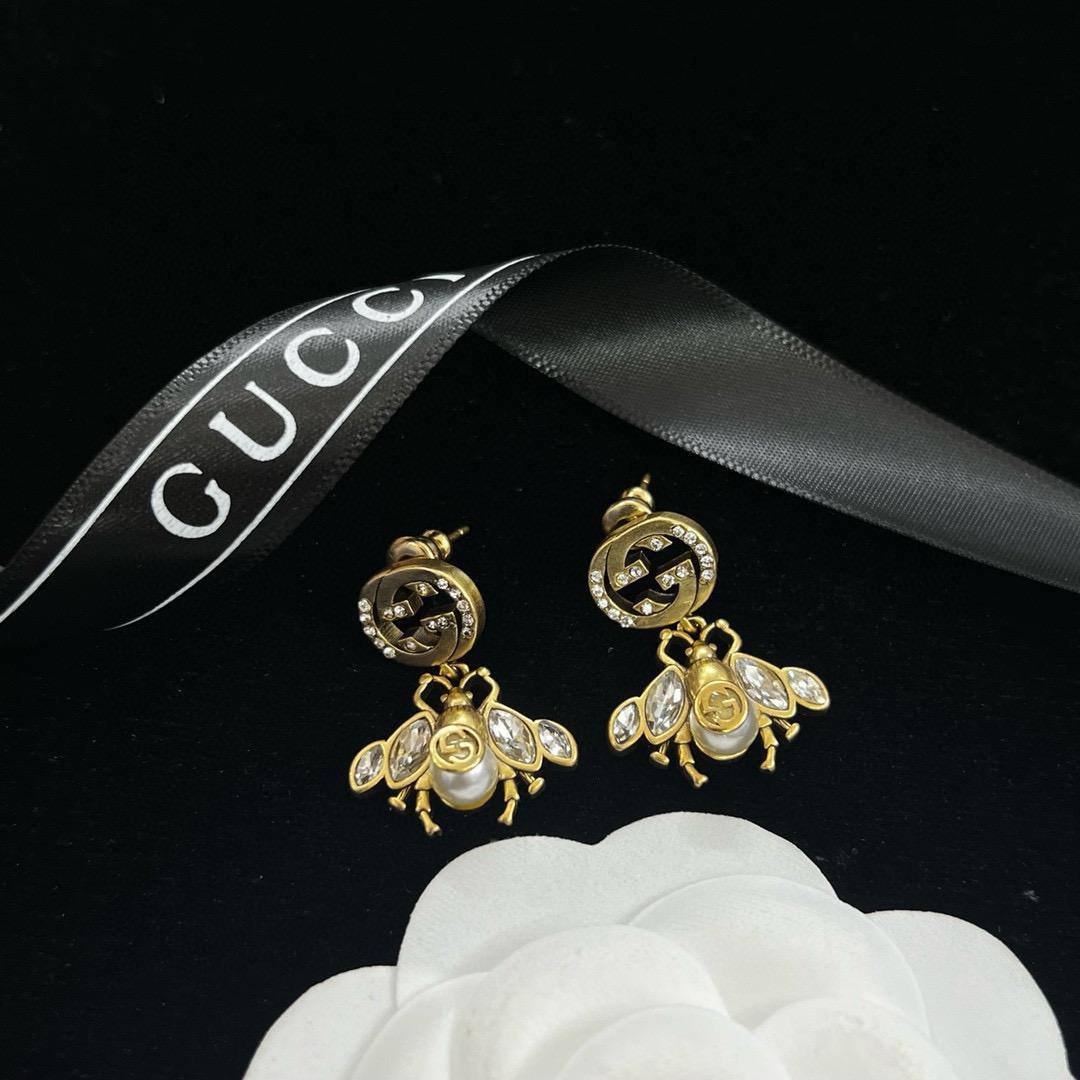 GUCCI EARRING
MASTER ✨💫
55 DHS💓
WITH BOX AND PAPER BAG🎁🛍️

Zain89
♥️♥️♥️