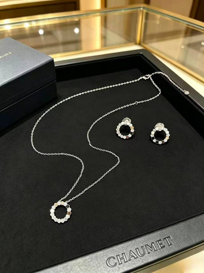 CHAUMET SET
MASTER💫✨
NECKLACE EARRINGS
WITH BOX AND PAPER BAG🎁🛍️
140 DHS🇦🇪🇦🇪

Zain89
♥️♥️♥️