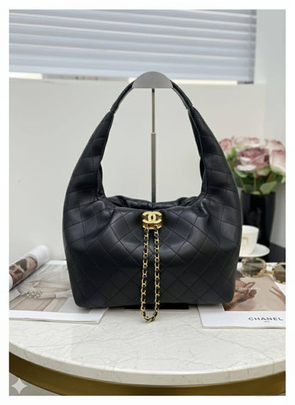 CHANEL ʜᴏʙᴏ ʙᴀɢ
ᴄᴀʟғsᴋɪɴ ʟᴇᴀᴛʜᴇʀ ᴍᴀᴛᴇʀɪᴀʟ
ɢᴏʟᴅ ʜᴀʀᴅᴡᴀʀᴇ
sɪᴢᴇ : 29 cm

75 dhs💓

Zain31
♥️♥️♥️