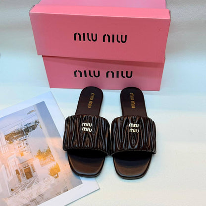 Slippers
Size 36-41
65 dhs✅

Zain236
♥️♥️♥️