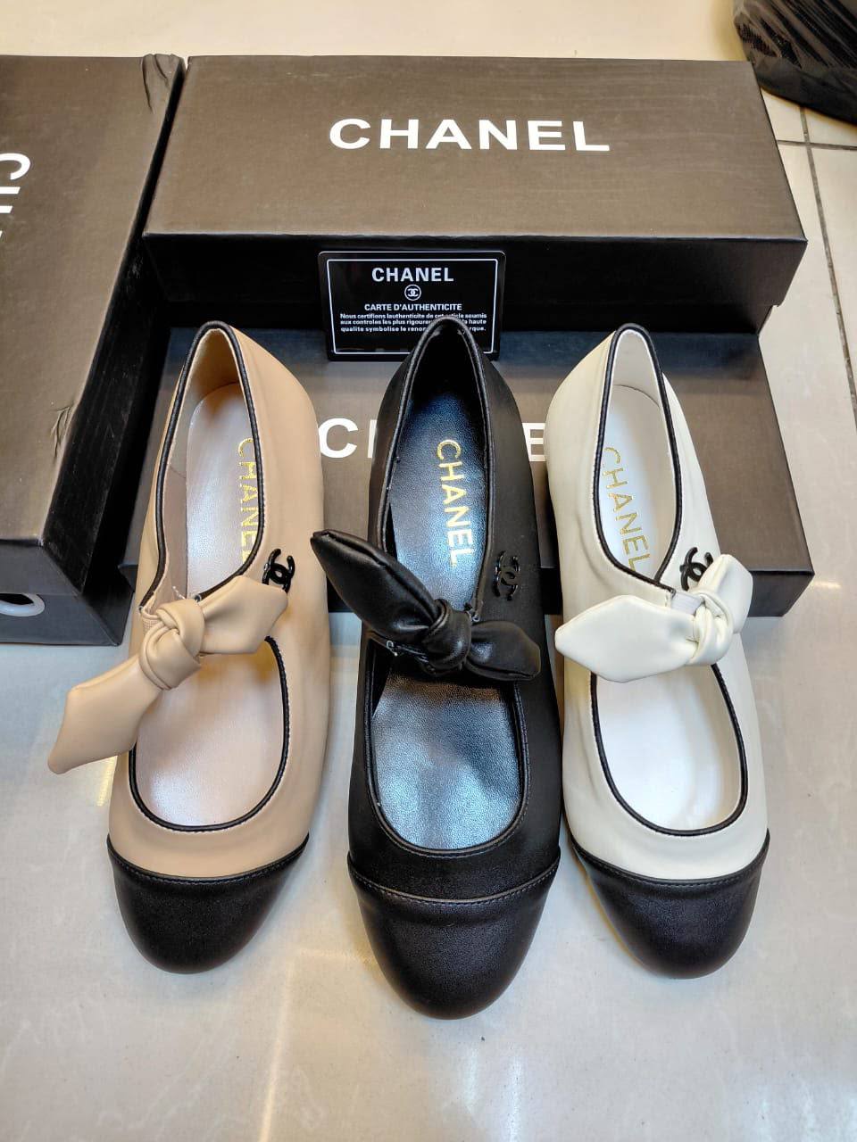 Chanel 

Slipper, New Arrived 

Size 36 To 41

105 dhs🇦🇪🇦🇪

Zain16
Zain120
♥️♥️♥️